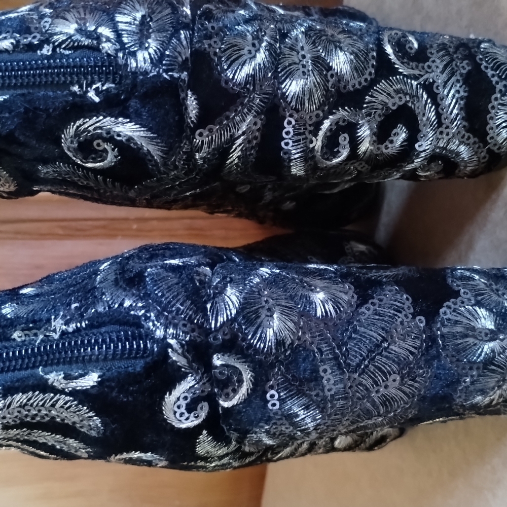 Wild Diva Embroidered and Sequin boho back Zip Heeled Bootie size 6.5 - Picture 7 of 7
